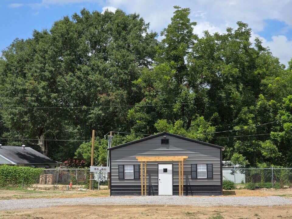 406 2nd Ave in Haleyville, AL - Building Photo