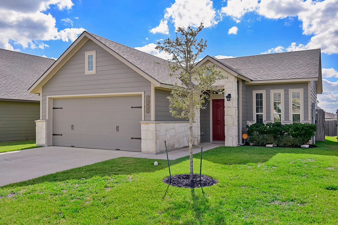 2133 Dumfries Dr in Bryan, TX - Building Photo