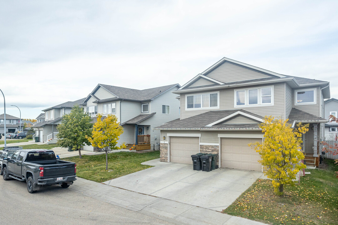 31 Ashby Gdns in Spruce Grove, AB - Building Photo