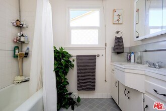 5615 Wenlock St in Los Angeles, CA - Building Photo - Building Photo