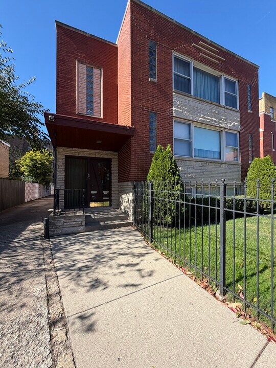 7228 S Phillips Ave in Chicago, IL - Building Photo