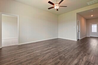 10351 Red Cardinal Dr in Cleveland, TX - Building Photo - Building Photo