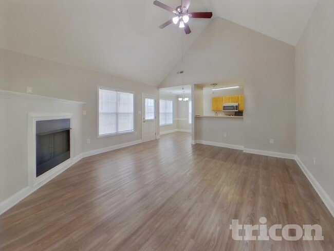 556 Scarlet Leaf Ln. in Oakboro, NC - Foto de edificio - Building Photo