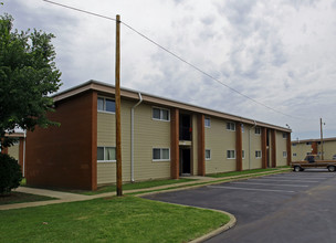 Bradford Apartments in Tulsa, OK - Building Photo - Building Photo