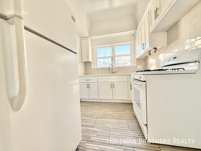 5447 1/2 Harold Way in Los Angeles, CA - Building Photo - Building Photo