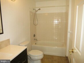 19 Mendrey Ct in Trenton, NJ - Building Photo - Building Photo