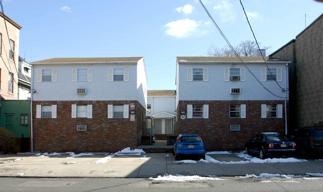 42 Lineau Pl in Jersey City, NJ - Building Photo - Building Photo