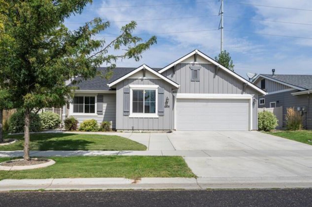 5376 W Los Flores St in Meridian, ID - Building Photo
