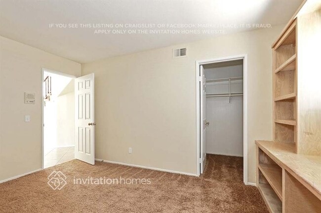 20325 Calhaven Dr in Santa Clarita, CA - Foto de edificio - Building Photo