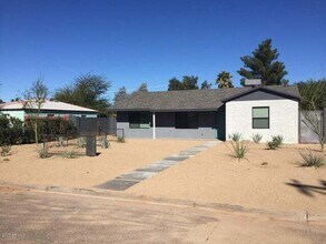 2246 E Cheery Lynn Rd in Phoenix, AZ - Building Photo - Building Photo