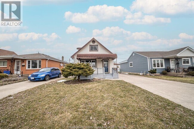 2534 Francois Rd in Windsor, ON - Building Photo - Building Photo