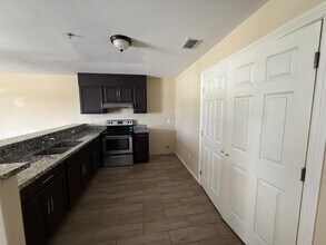 303 E Eisenhower Ave in Alton, TX - Building Photo - Building Photo