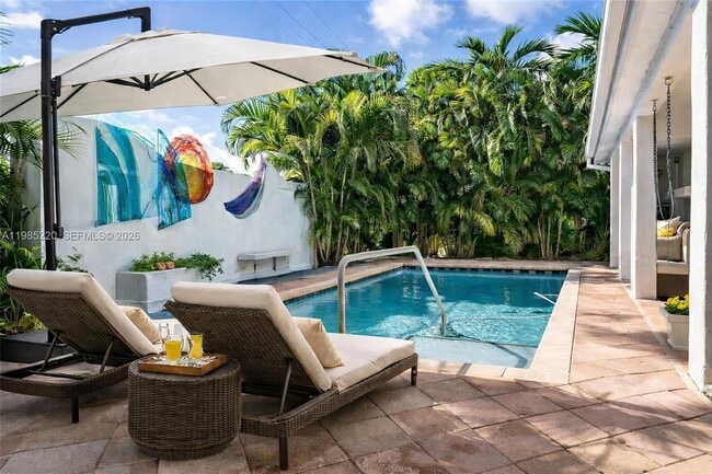 8300 SW 31st St in Miami, FL - Building Photo - Building Photo