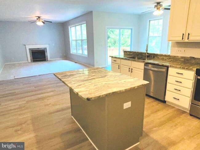 9 Scarlet Oak Cir in Stafford, VA - Building Photo - Building Photo