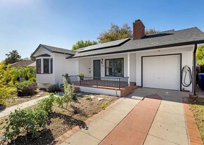 1579 N Harding Ave in Pasadena, CA - Building Photo