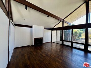 1011 El Segundo Dr in Thousand Oaks, CA - Foto de edificio - Building Photo