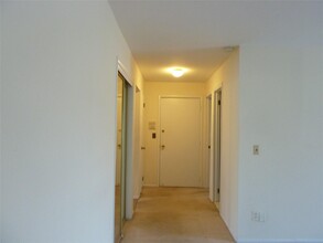 131 Doxbury Ln in Suffern, NY - Foto de edificio - Building Photo