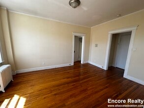 1637 Commonwealth Ave, Unit 7 in Boston, MA - Building Photo - Building Photo