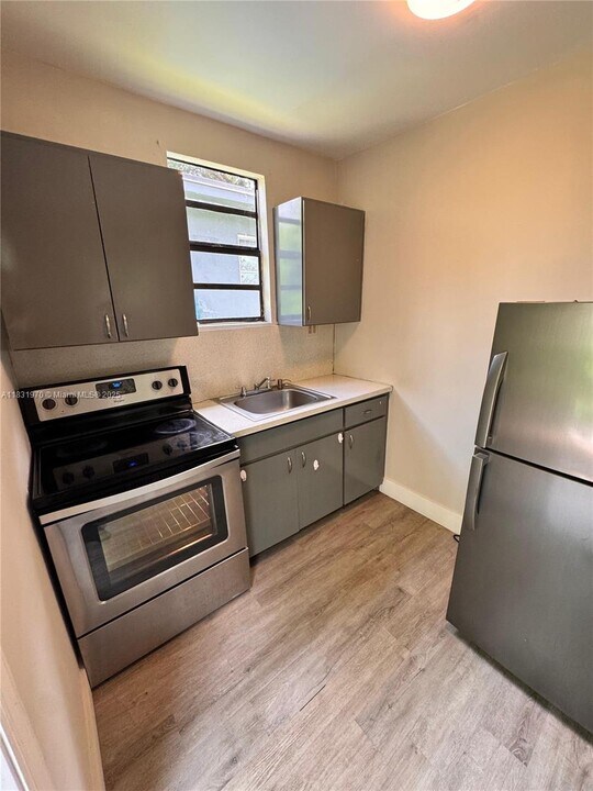 784 NW 100th St in Miami, FL - Building Photo