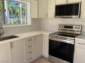 4530 Gulf Shore Blvd N in Naples, FL - Building Photo - Building Photo