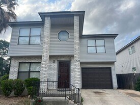 4922 Hilltop Field Dr in San Antonio, TX - Building Photo