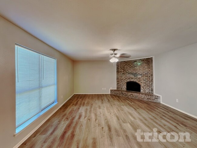 1555 Willowbrook St in Lancaster, TX - Building Photo - Building Photo