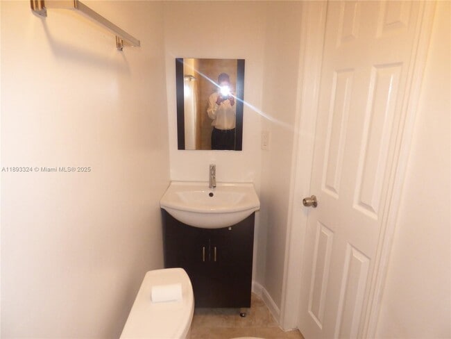19121 NE Miami Ct in North Miami Beach, FL - Building Photo - Building Photo