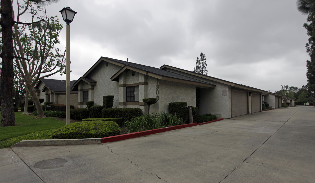 1908 S Mountain Ave in Ontario, CA - Building Photo