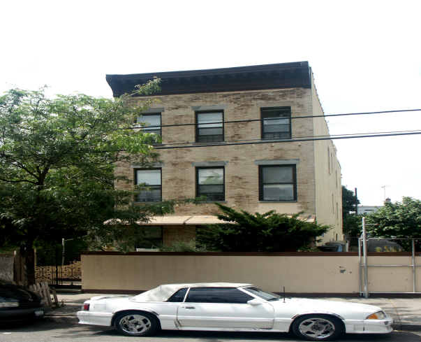 1237 Beach Ave in Bronx, NY - Building Photo