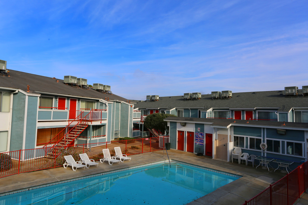 Creekside Apartments in Taft, CA - Building Photo