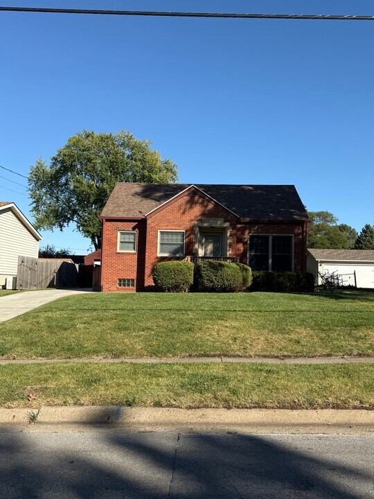 3927 39th St in Des Moines, IA - Building Photo