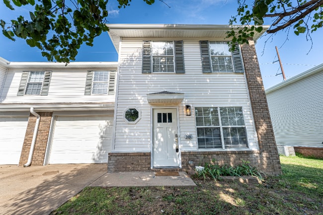 2402 S 16th St in Rogers, AR - Building Photo - Building Photo
