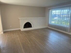 6152 Warner Ave, Unit A in Huntington Beach, CA - Foto de edificio - Building Photo