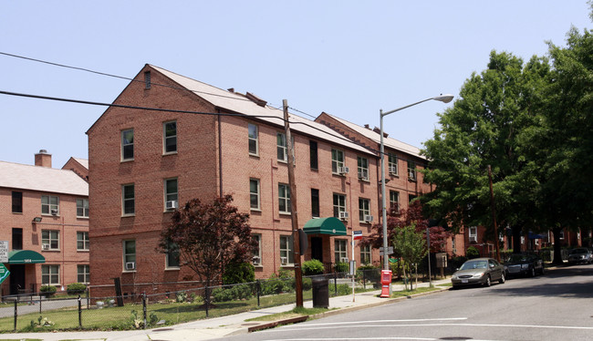 Tel-Court Cooperative in Washington, DC - Foto de edificio - Building Photo