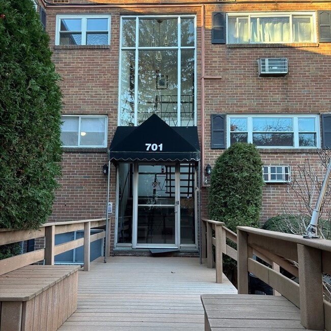 property at 701 Adams St