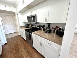 101 SW 117th Ave in Pembroke Pines, FL - Building Photo - Building Photo