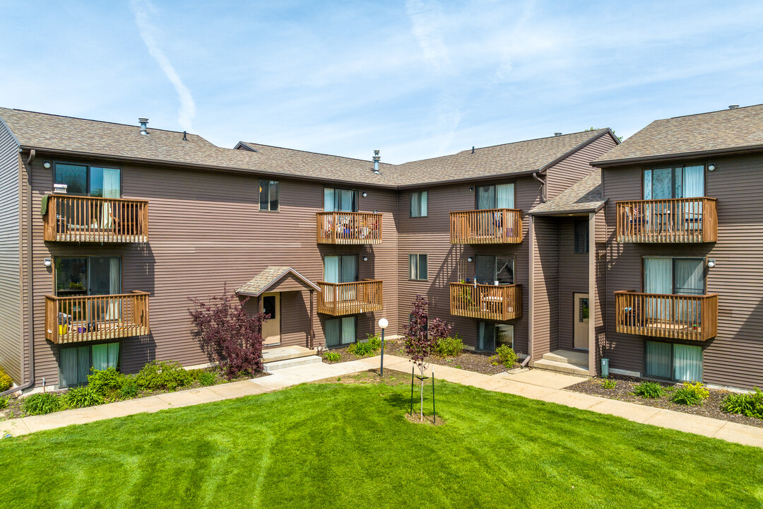 Parkside Manor in Coralville, IA - Foto de edificio