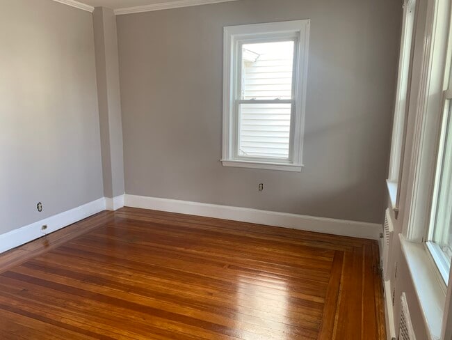 60 Prentiss St, Unit 1 in Watertown, MA - Foto de edificio - Building Photo