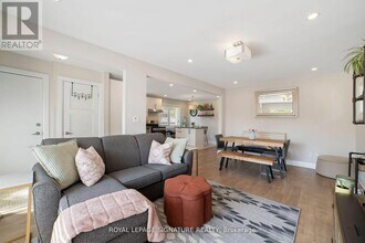 1528 Pharmacy Ave in Toronto, ON - Building Photo - Building Photo