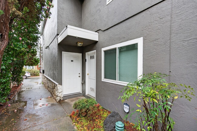 3216 Delaware St in Oakland, CA - Building Photo - Building Photo