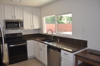 13028 Earlgate Ct in Poway, CA - Building Photo - Building Photo