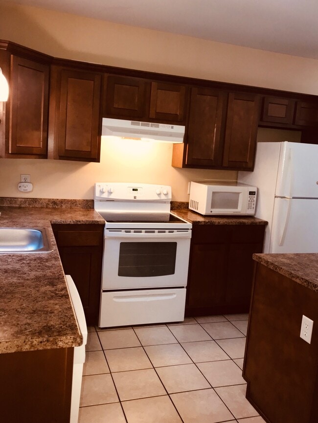 237 Valley St, Unit #20 in Willimantic, CT - Building Photo - Building Photo