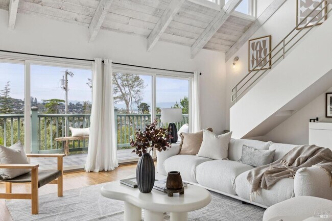 1837 Centro W St, Unit 4_250 in Tiburon, CA - Building Photo - Building Photo