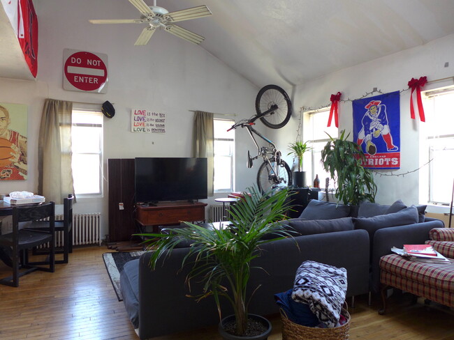 240 Washington St, Unit 1