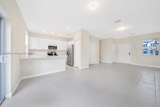 12918 NW 23rd Pl in Miami, FL - Building Photo - Building Photo