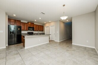 15425 Broad Brush Dr in Sun City Center, FL - Foto de edificio - Building Photo