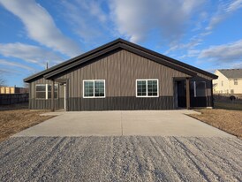 597 SE 110th Rd in Warrensburg, MO - Building Photo