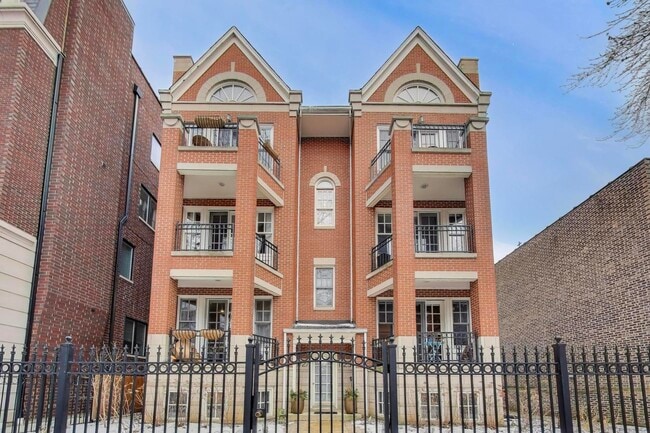 property at 1725 N Mohawk St