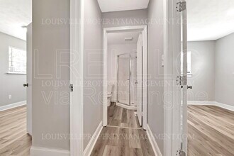 12124 E Orell Rd in Louisville, KY - Building Photo - Building Photo