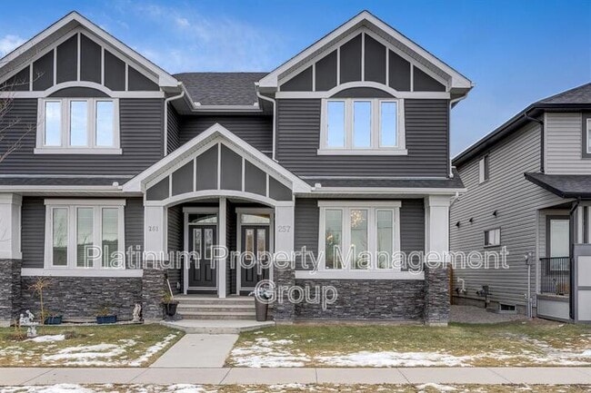 257 River Heights Dr in Cochrane, AB - Building Photo - Building Photo